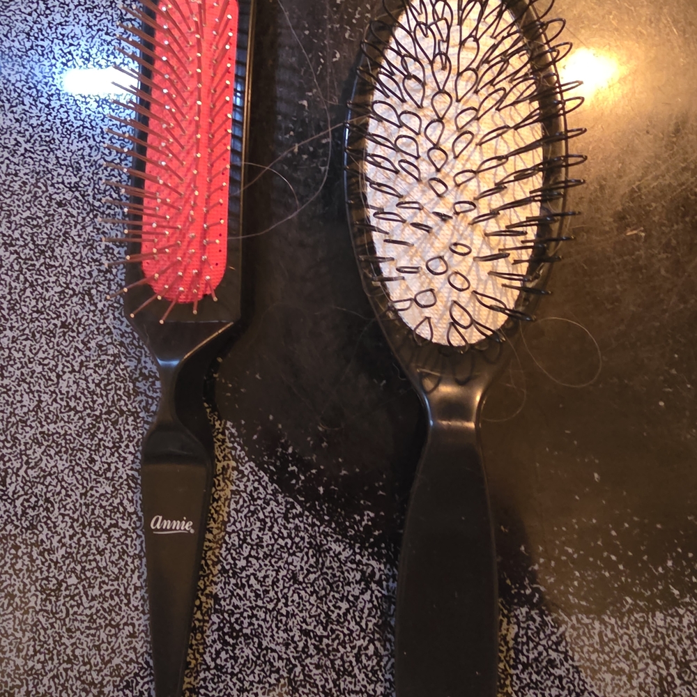 Annie Dual Hairbrush Set with Red and White Bristles